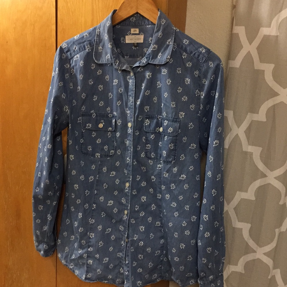 LOFT Chambray softened with white daisy print